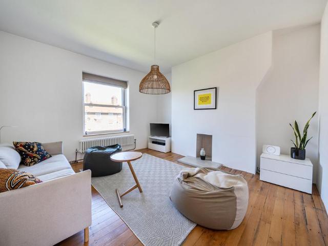 Flat for sale in Loughborough Junction, Greater London