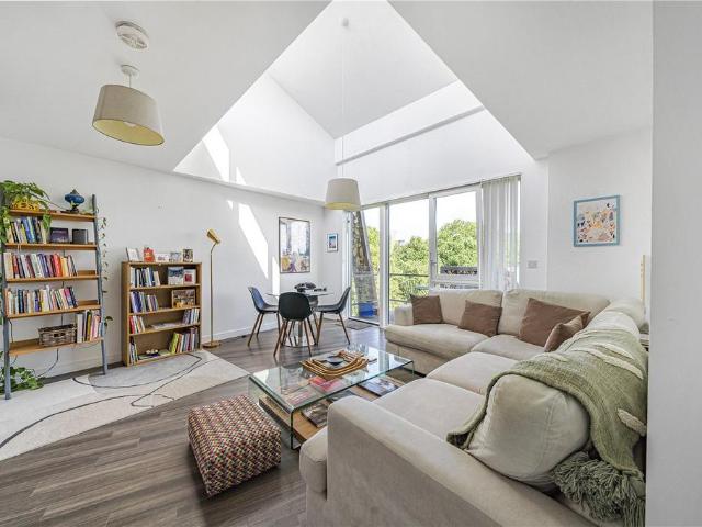 Flat for sale in Rotherhithe, Greater London