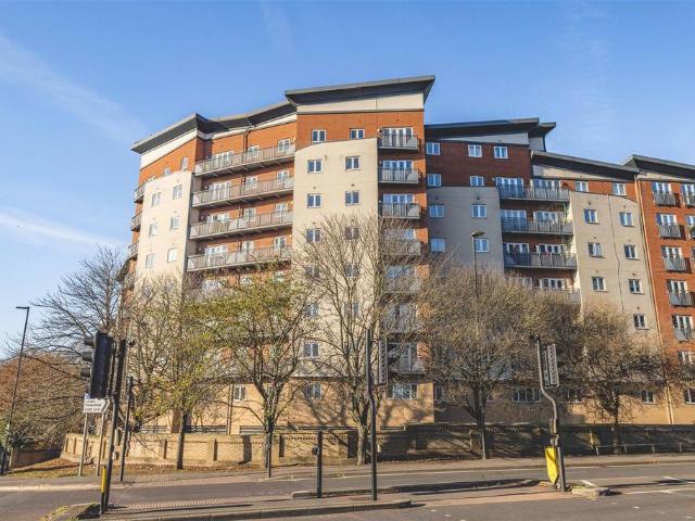 Flat for sale in Slough