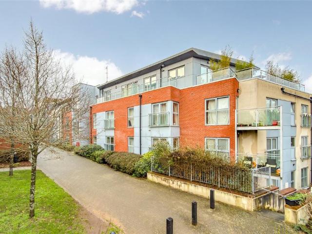 Flat for sale in St Albans, Five Acres