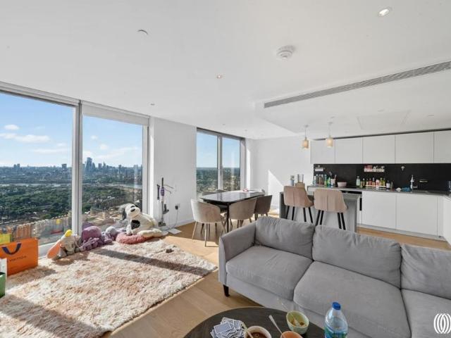 Flat for sale in Canary Wharf, Greater London