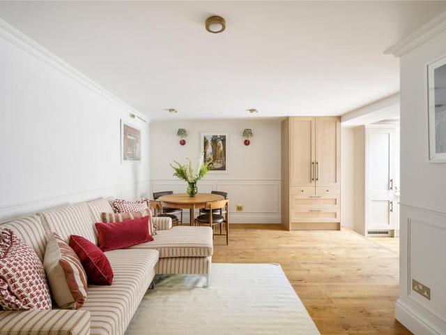 Flat for sale in Notting Hill, Greater London