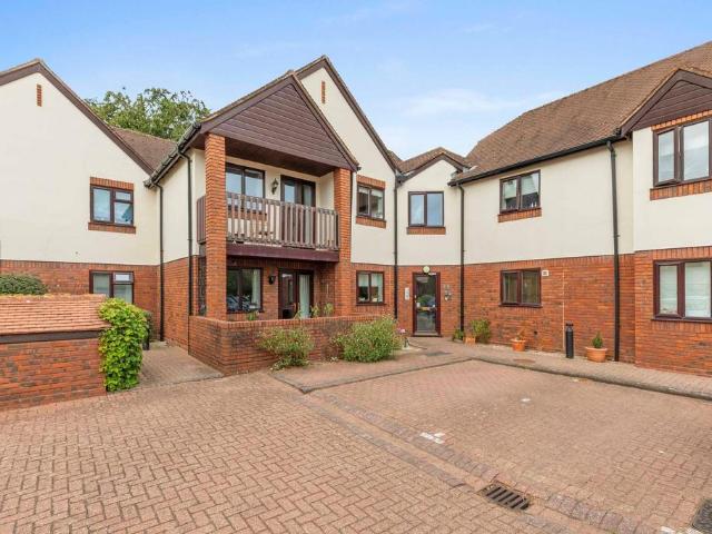 Flat for sale in Princes Risborough, Buckinghamshire