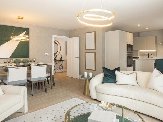 Flat for sale in Weybridge, Elmbridge