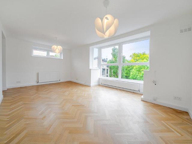 Flat for sale in London Borough of Lewisham, Greater London