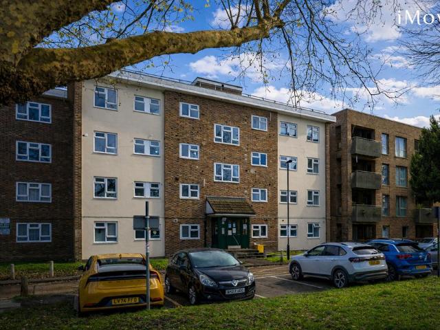 Flat for sale in London Borough of Croydon, Upper Norwood