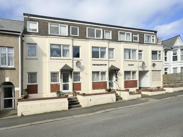 Flat for sale in Newquay, Cornwall