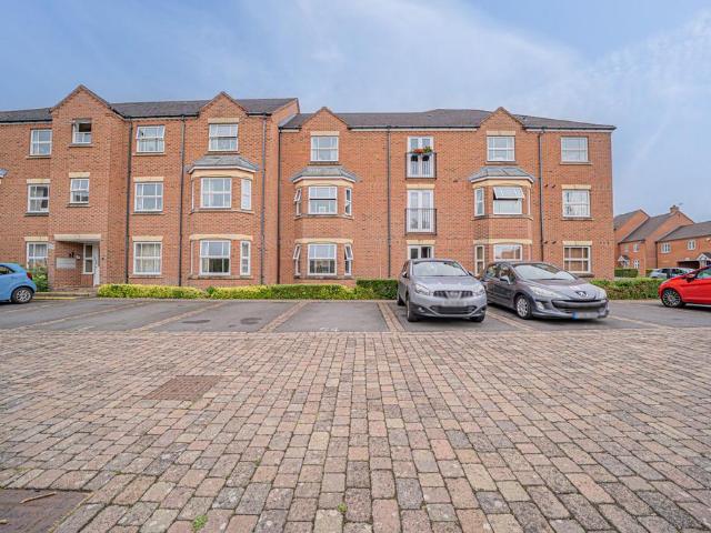 Flat for sale in Elmdon, West Midlands