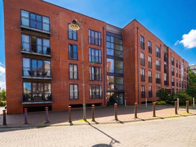 Flat for sale in Dickens Heath, West Midlands