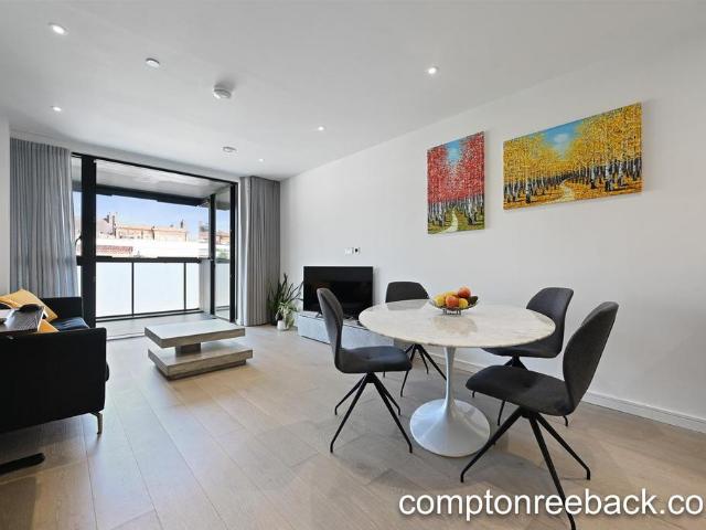 Flat for sale in Queen's Park, Greater London