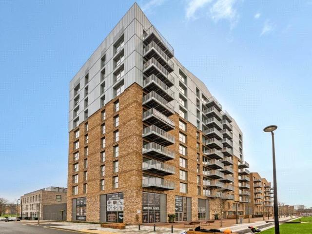 Flat for sale in London Borough of Lewisham, New Cross