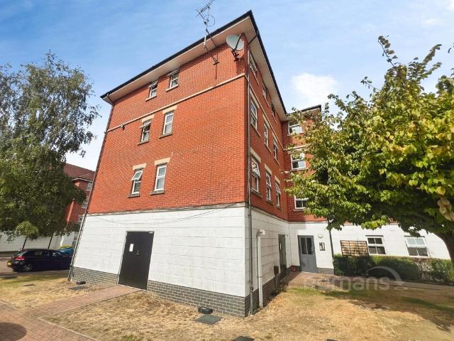 Flat for sale in Aldershot, Hampshire