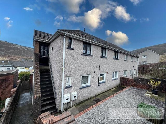 Flat for sale in Maerdy