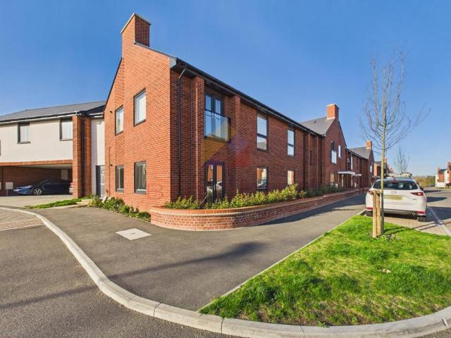 Flat for sale in Chipping Hill, Essex