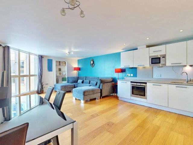 Flat for sale in Rotherhithe, Greater London