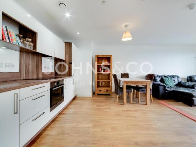 Flat for sale in Waterside Park, Silvertown
