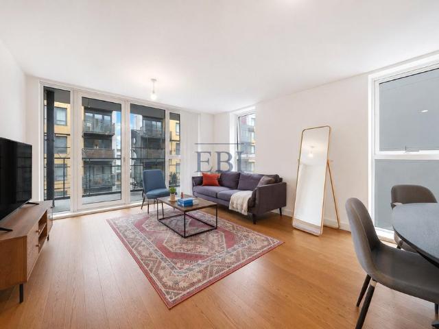 Flat for sale in Greenwich Town Centre, Greater London