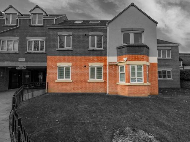 Flat for sale in Audnam, Amblecote