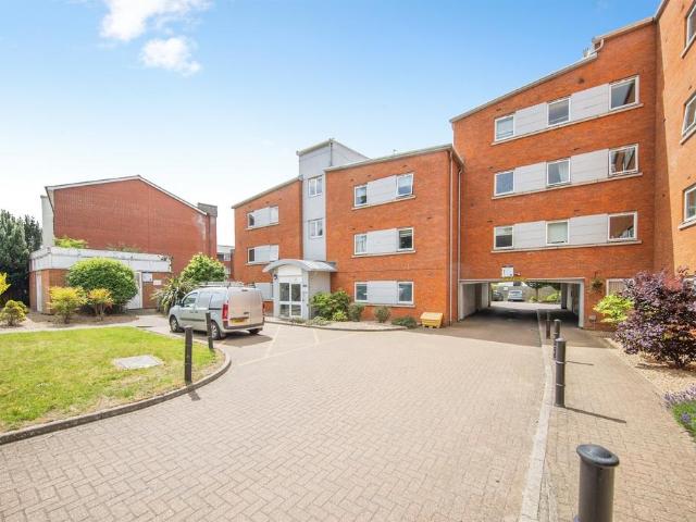 Flat for sale in Key Street, Suffolk