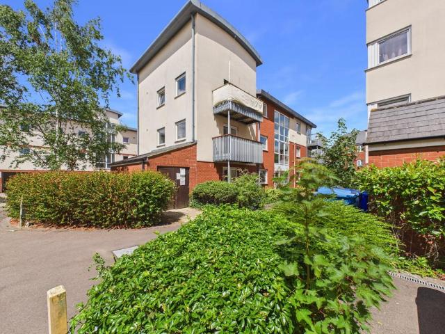 Flat for sale in Gloucester, Gloucestershire