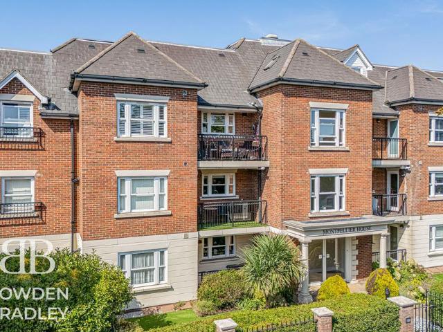 Flat for sale in Chigwell, Epping