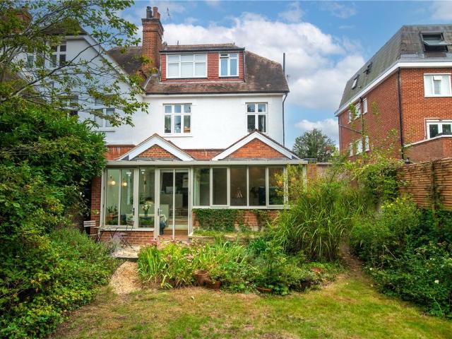 Flat for sale in Norbiton, Greater London