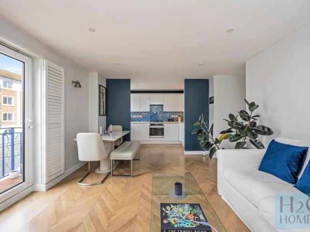 Flat for sale in Roedean