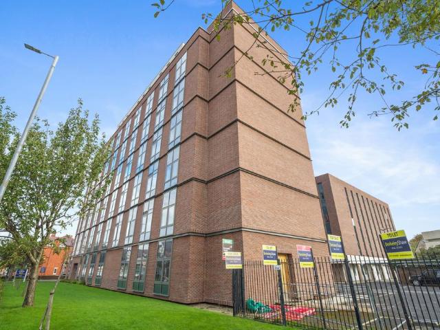 Flat for sale in Crosby, Sefton