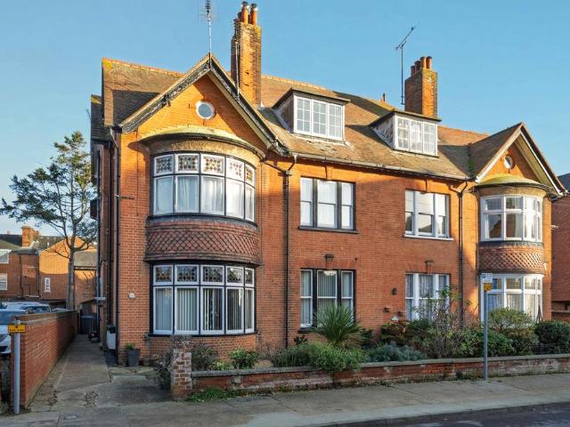 Flat for sale in Walton, Eastbridge