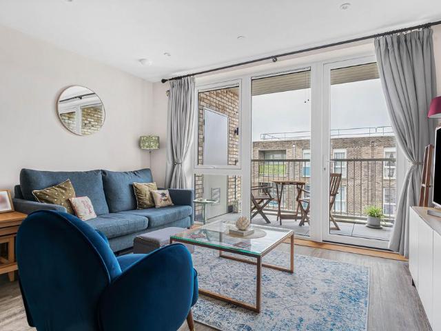 Flat for sale in The Slade, Oxfordshire