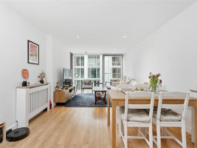 Flat for sale in Tottenham Hale, Greater London