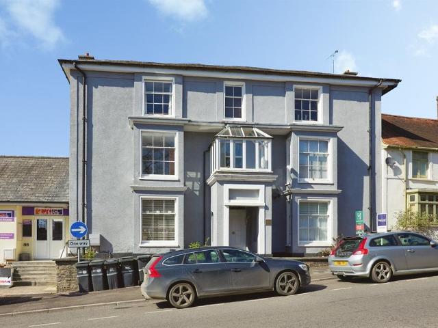 Flat for sale in Wincanton, Somerset