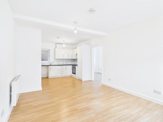 Flat for sale in Feckenham, City Of Bristol