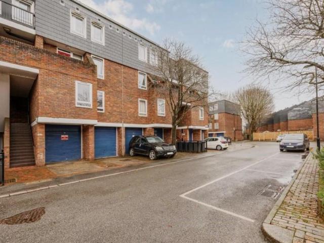 Flat for sale in Tottenham Hale, Greater London