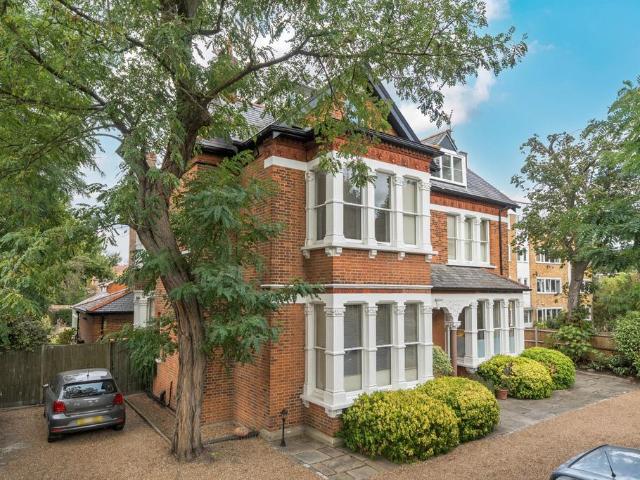 Flat for sale in Blackheath Royal Standard, Greater London