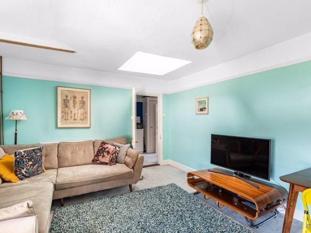 Flat for sale in West Norwood, Greater London