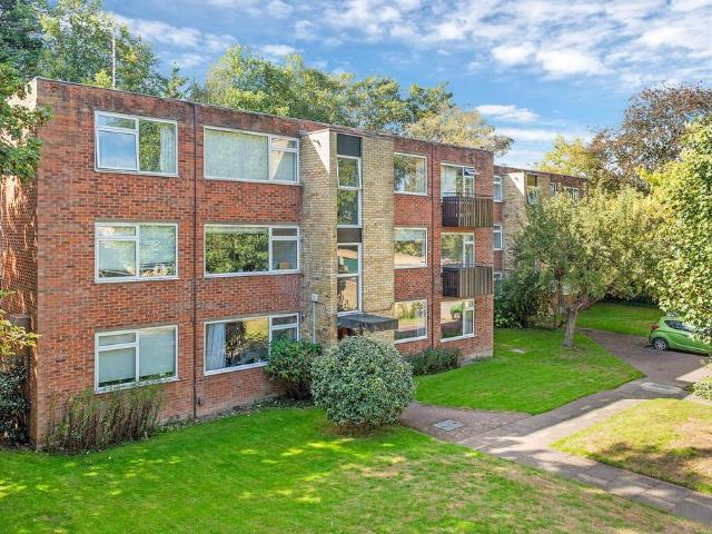 Flat for sale in Lynfield Court, Cambridge