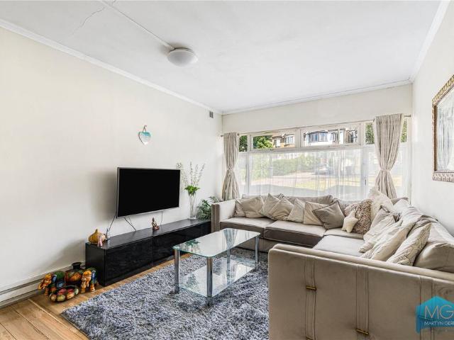 Flat for sale in West Finchley, Greater London