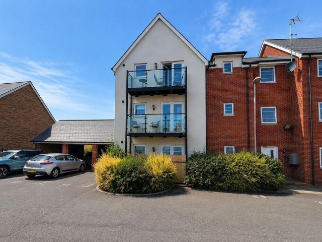 Flat for sale in Fordham Heath, Essex