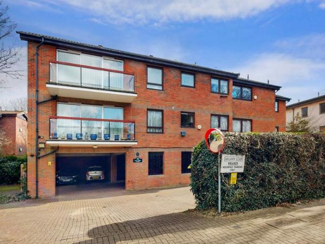 Flat for sale in Stanmore Rectory Neighbourhood, Greater London