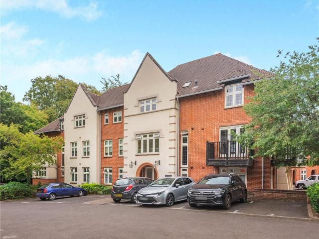 Flat for sale in Sleepers' Hill, Hampshire