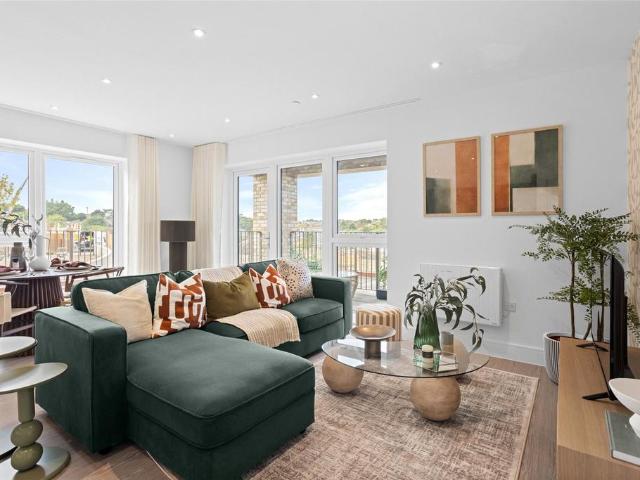 Flat for sale in Northumberland Heath, Greater London