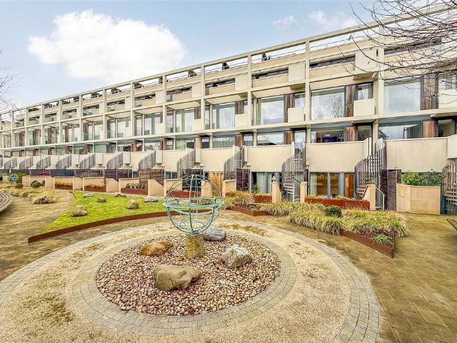 Flat for sale in St Albans, Five Acres