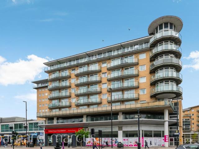 Flat for sale in London Borough of Hounslow, Feltham