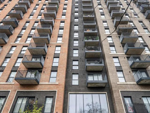 Flat for sale in Alton Barnes, Essex