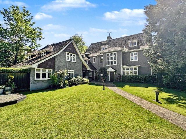 Flat for sale in Talbot Village, Bournemouth
