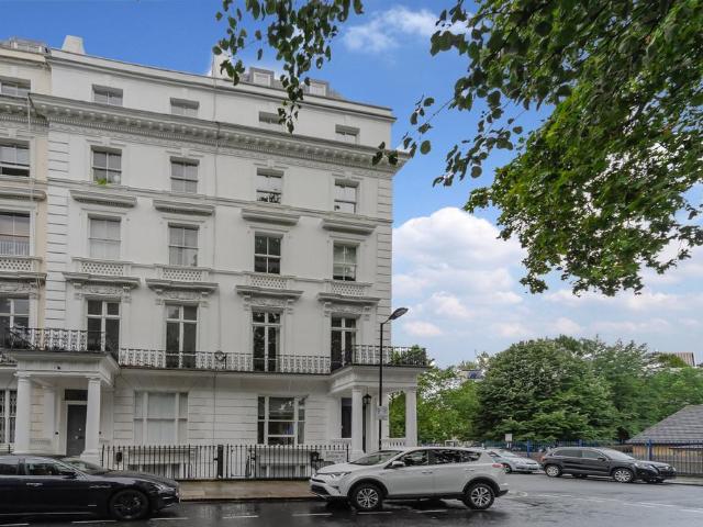 Flat for sale in Kensal Town, Bayswater