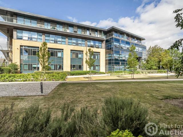 Flat for sale in Easthampstead, Bracknell