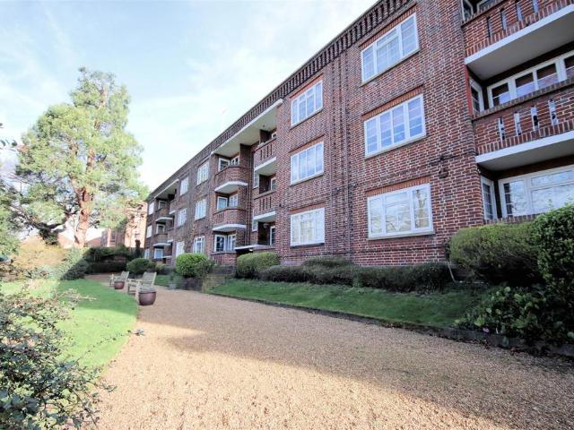 Flat for sale in Spring Park, Luton