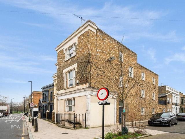 Flat for sale in Mile End, Greater London